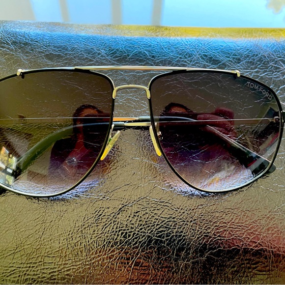 TOM FORD SUNGLASSES UNISEX.